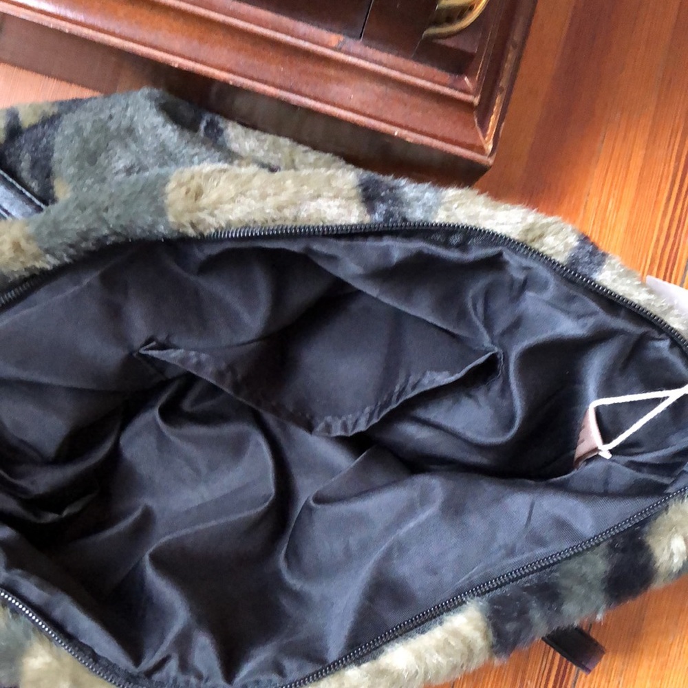 Handbag - Picture 2 of 2